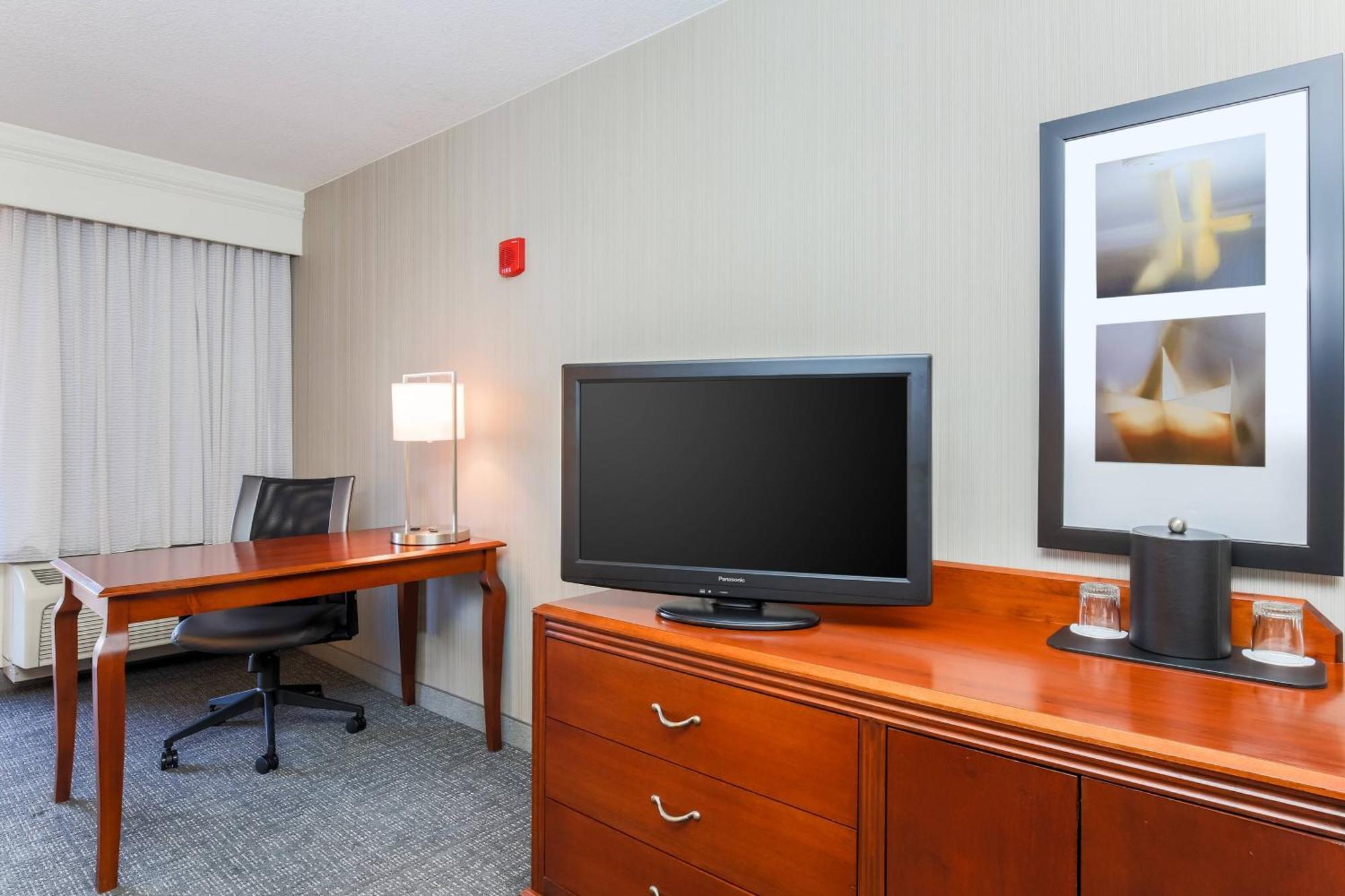 Courtyard By Marriott Roseville Galleria Mall/Creekside Ridge Drive Exterior foto